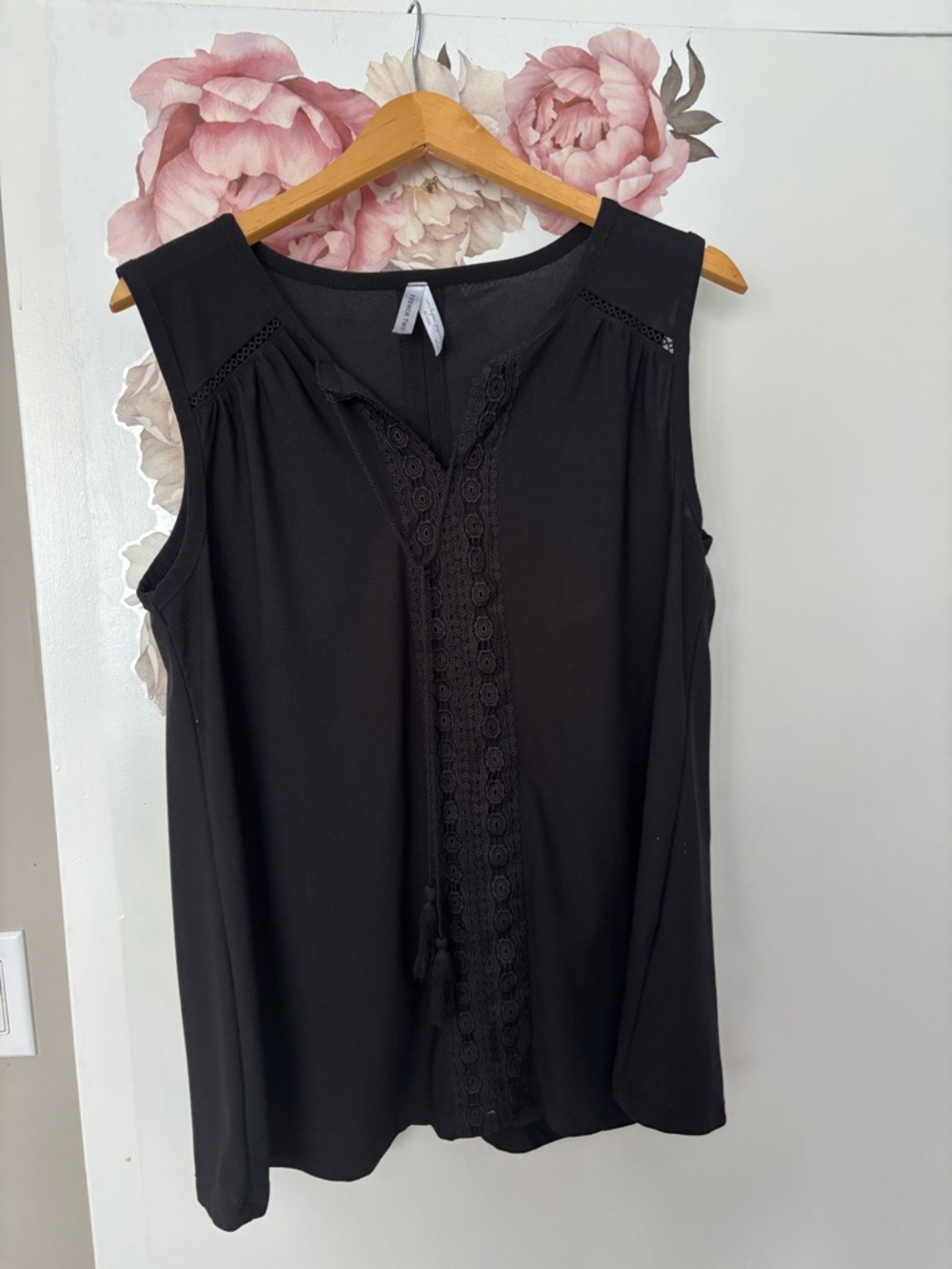 Black Sleeveless Lace-Trim Blouse